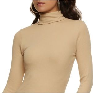 Cropped turtleneck in sand beige